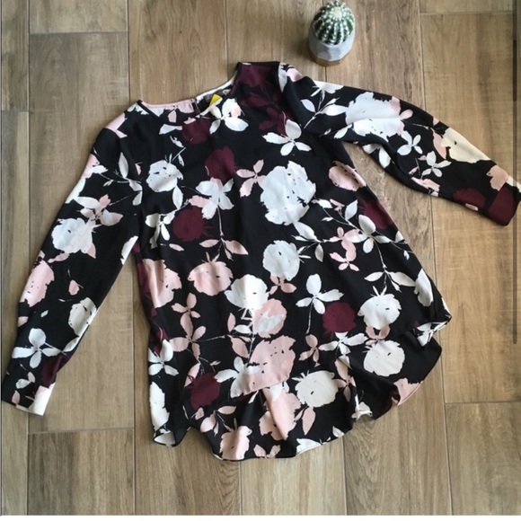 Vince Camuto Floral Blouse Pleat Back High Low Top - Picture 7 of 10